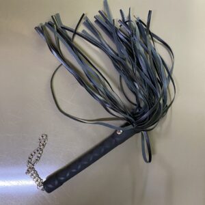 Látigo para sumiso  🎃 🎃 🧙‍♀️ 💀